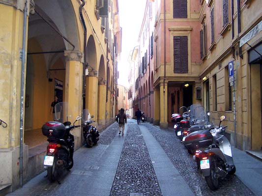 via del Pratello a bologna