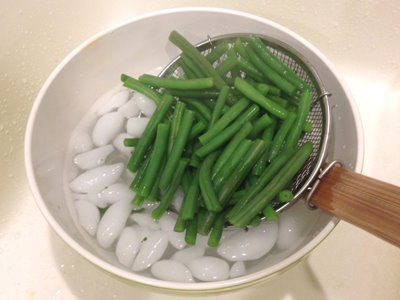 Cubetti di ghiaccio per conservare le verdure